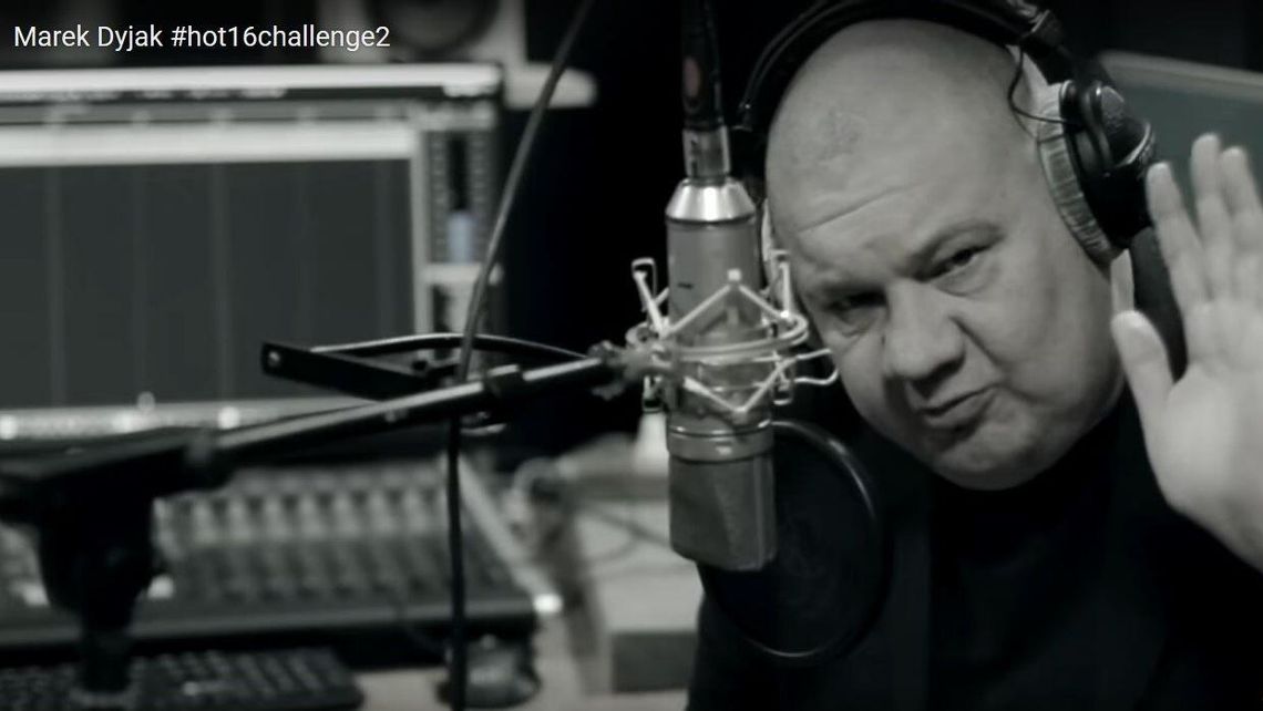 „Niektórzy tylko do ulic mogą się przytulić”. Marek Dyjak w #hot16challenge2 „Niektórzy tylko do ulic mogą się przytulić”. Marek Dyjak w #hot16challenge2