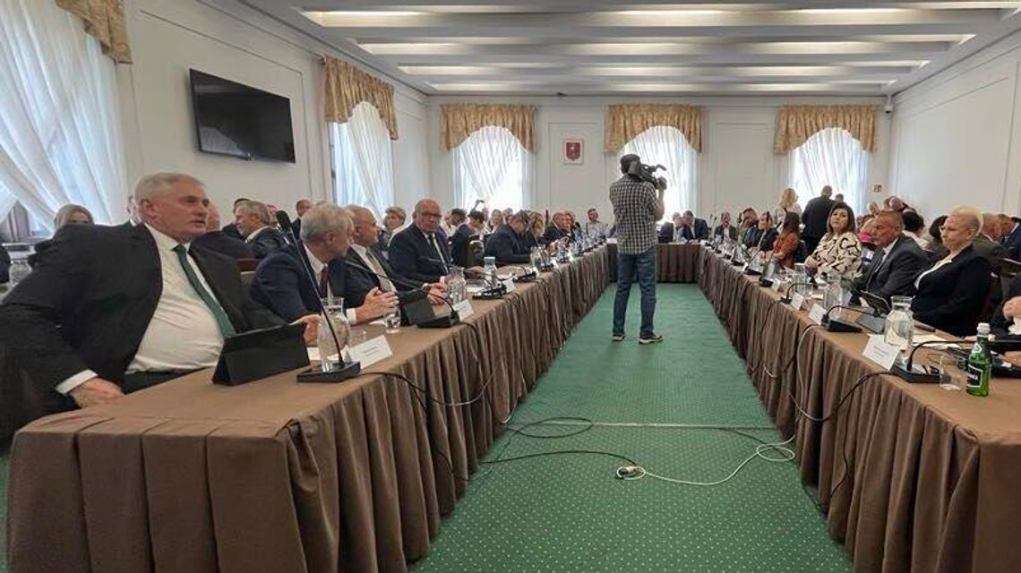 Nielegalna migracja – temat jak bumerang. Prezydent zwołuje sesję nadzwyczajną