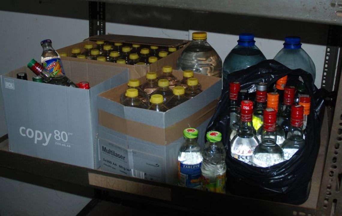 Nielegalna rozlewnia w Białej Podlaskiej: Wódka była w butelkach po sokach