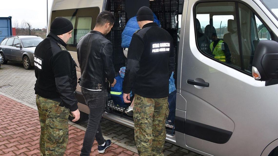 Nielegalni imigranci z Algierii chcieli przekroczyć granicę polsko - ukraińską Nielegalni imigranci z Algierii chcieli przekroczyć granicę polsko - ukraińską