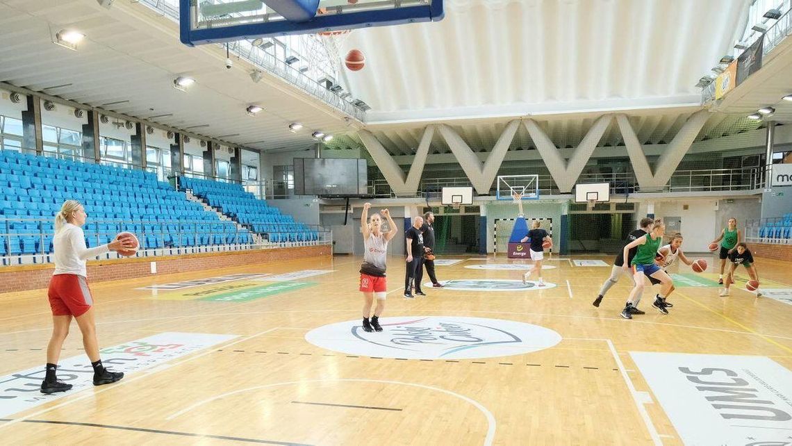 Niemal wszystkie koszykarki Pszczółki Polski Cukier wychodzą z kwarantanny. Kolejny mecz przełożony