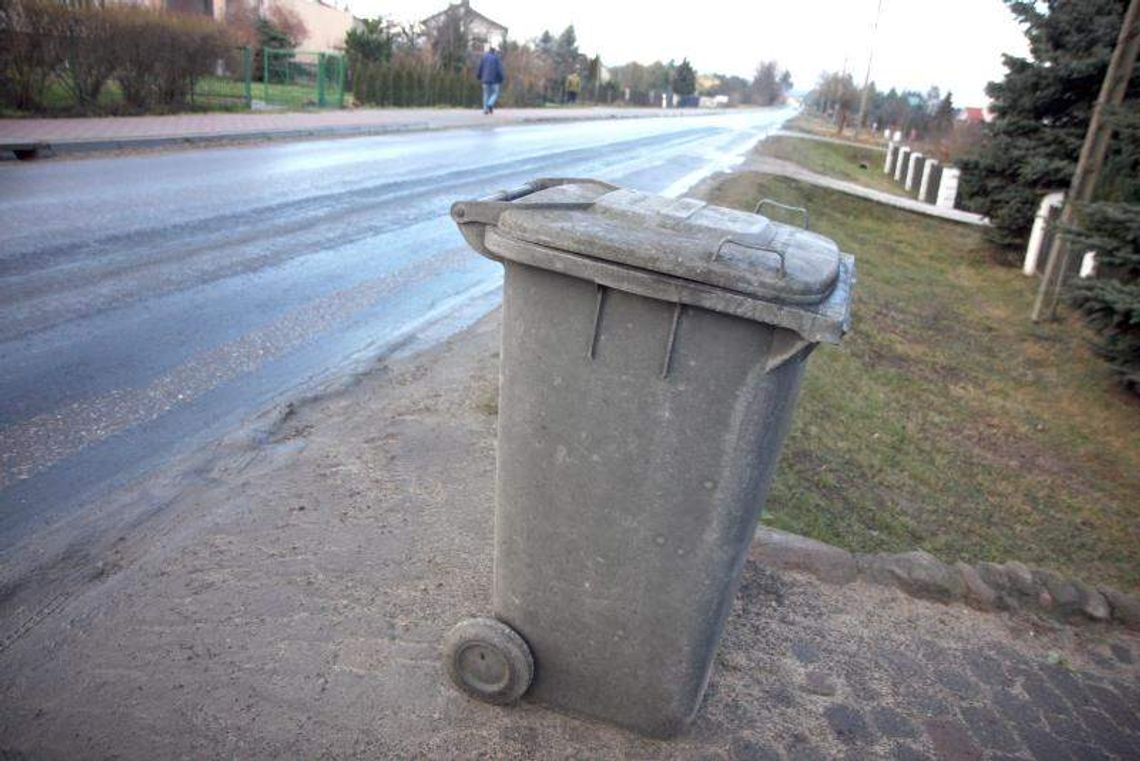 Niemce. Śmiecie poczekają na wywóz