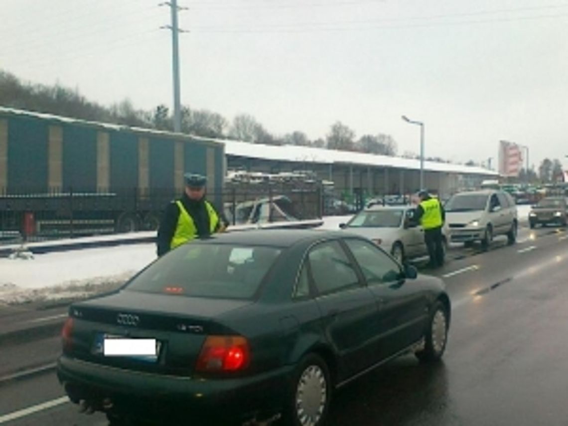 Nieoczekiwany finał akcji policji: Dmuchało 1,5 tys. kierowców, wszyscy trzeźwi
