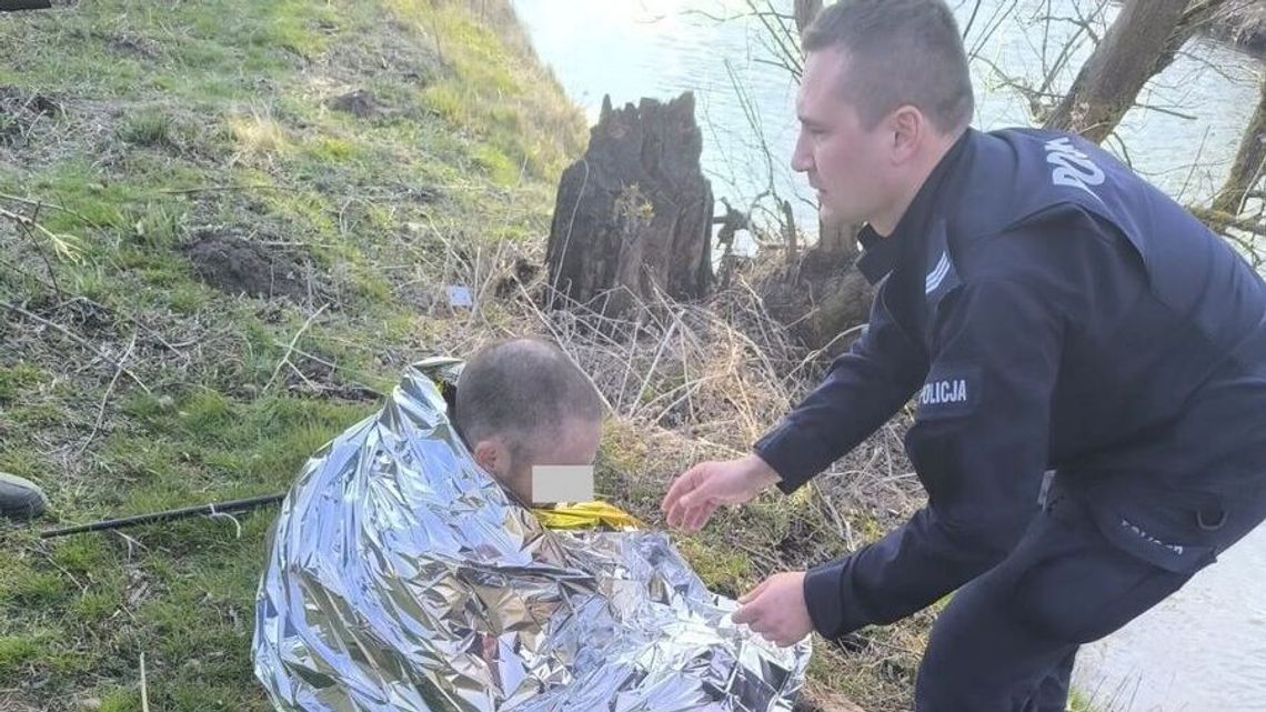 Niepełnosprawny wędkarz wpadł do rzeki. Pomoc przyszła na czas 