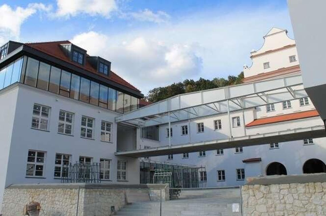 Nieprawidłowości przy budowie szkoły w Kazimierzu. Sprawa trafi do prokuratury?