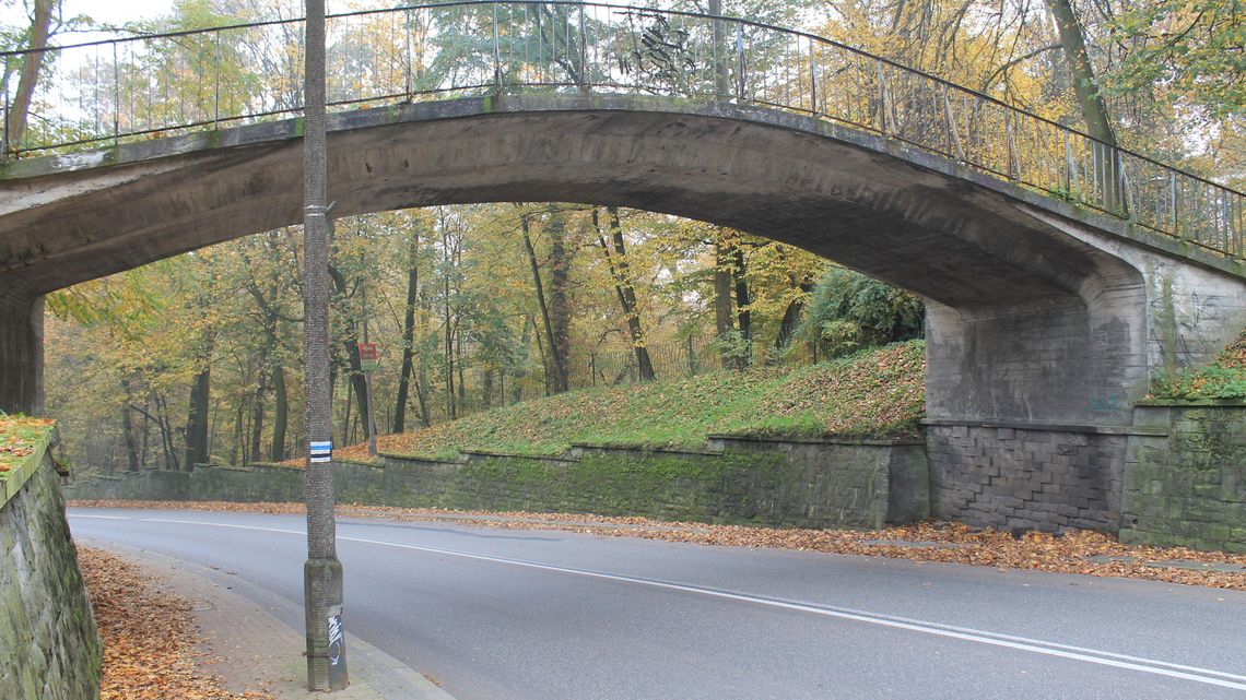 Nieprzytomny mężczyzna znaleziony na ulicy w Puławach. To nieszczęśliwy wypadek, czy pobicie?