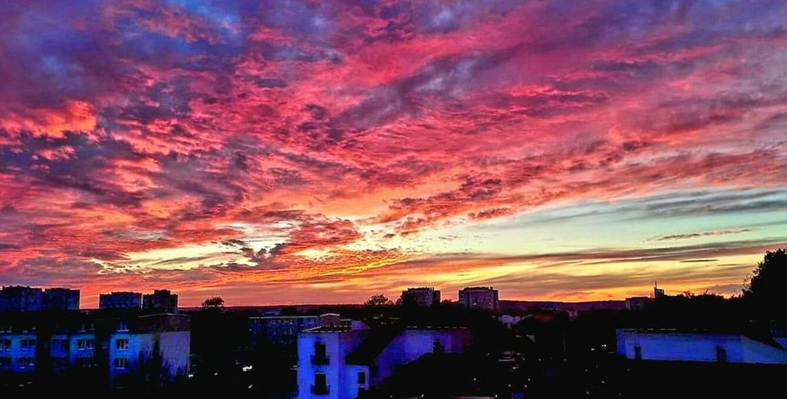 Niesamowity spektakl na niebie. Dzisiejszy zachód słońca w obiektywie naszych Czytelników