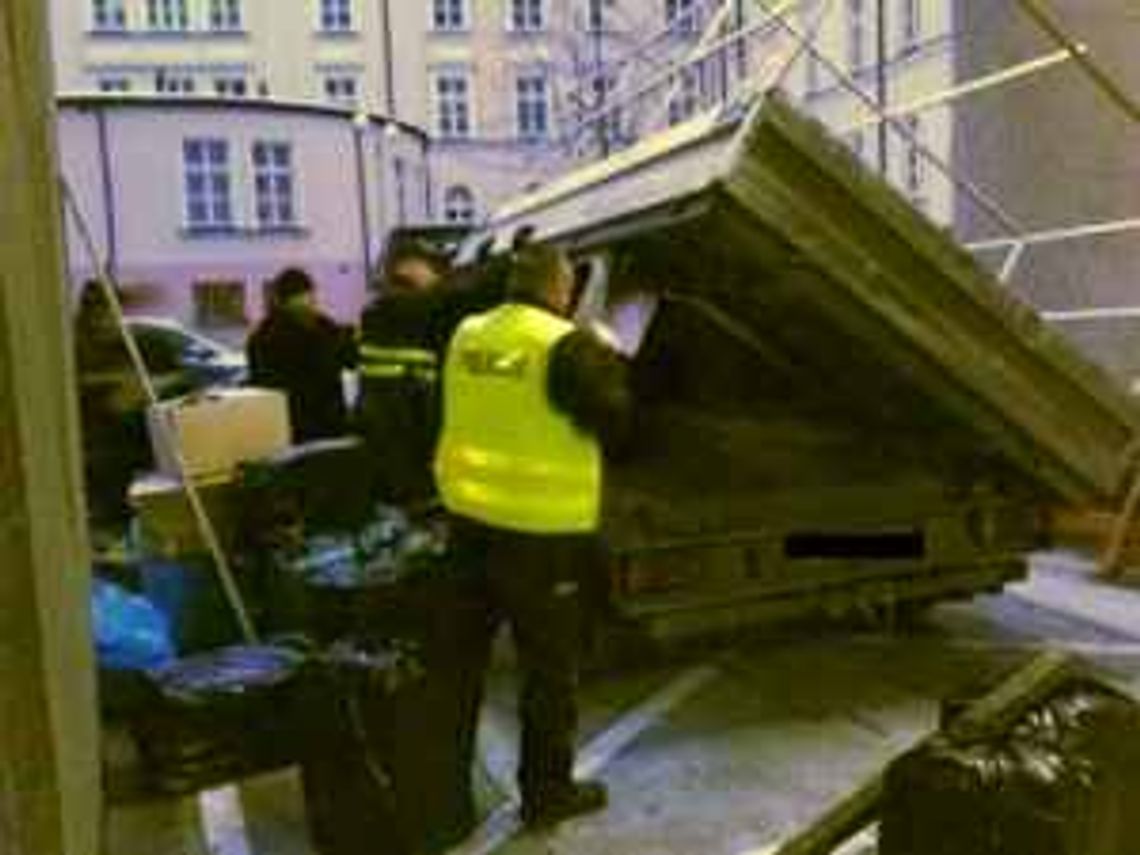 Niespodzianka w podwójnej podłodze dostawczaka