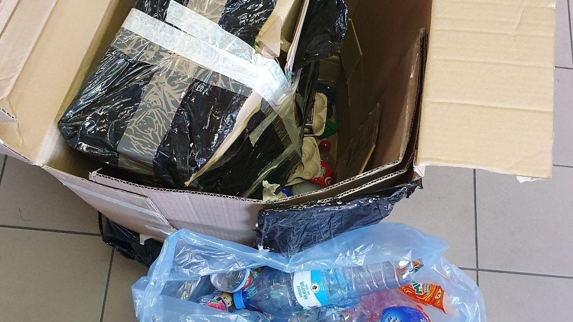 "Niespodzianka" w przesyłce. W paczce była nie tylko zamówiona część do samochodu