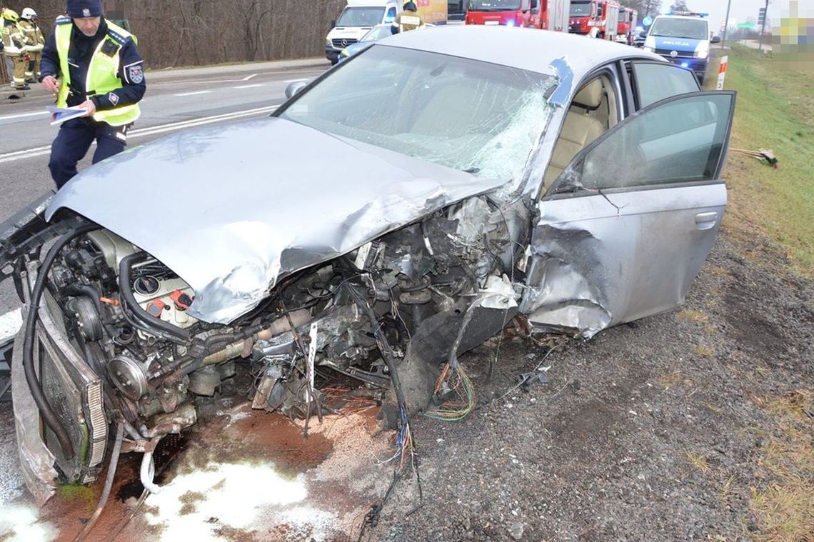 Nietrzeźwy 29-latek zderzył się z ciężarówką Nietrzeźwy 29-latek zderzył się z ciężarówką