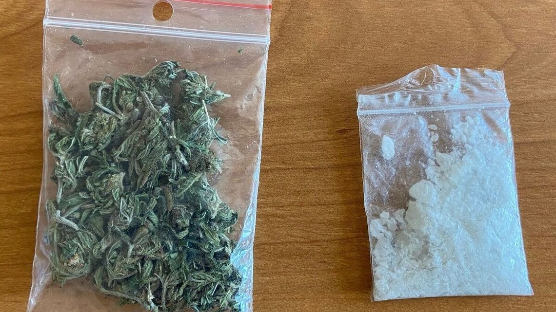 Nietrzeźwy kierowca z narkotykami zatrzymany przez policję w Piaskach Nietrzeźwy kierowca z narkotykami zatrzymany przez policję w Piaskach