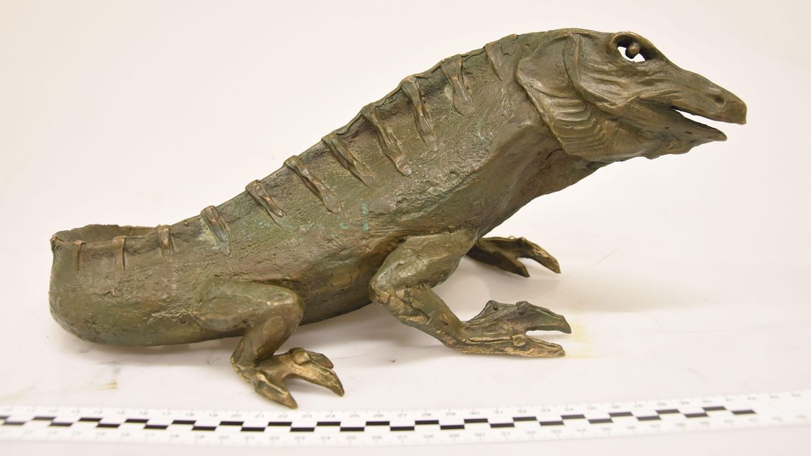 Nietypowa kradzież w Zamościu. Krasnal i jaszczurka wrócą na swoje miejsce 