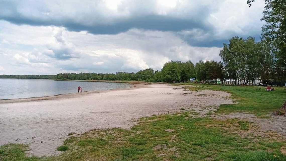 Nietypowe kradzieże nad jeziorem. Zostają tylko gołe ściany