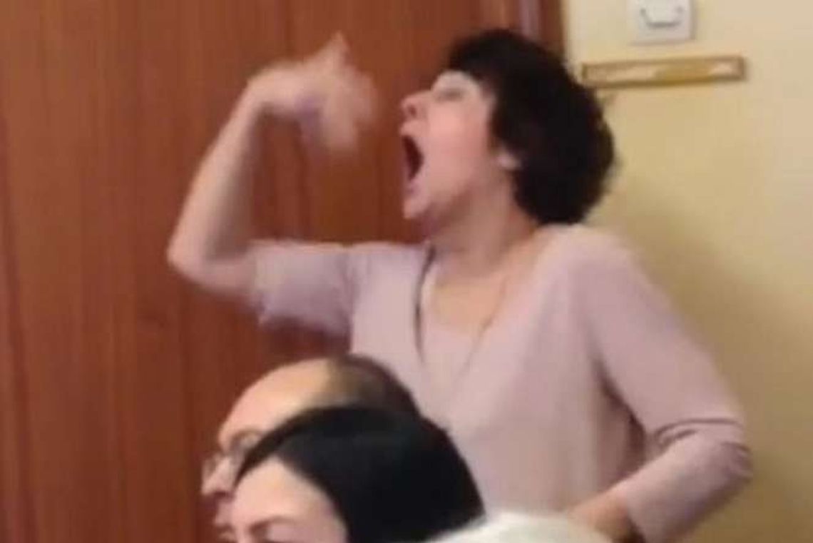 Nietypowe zachowanie nauczycielki. Nagranie bije rekordy w sieci