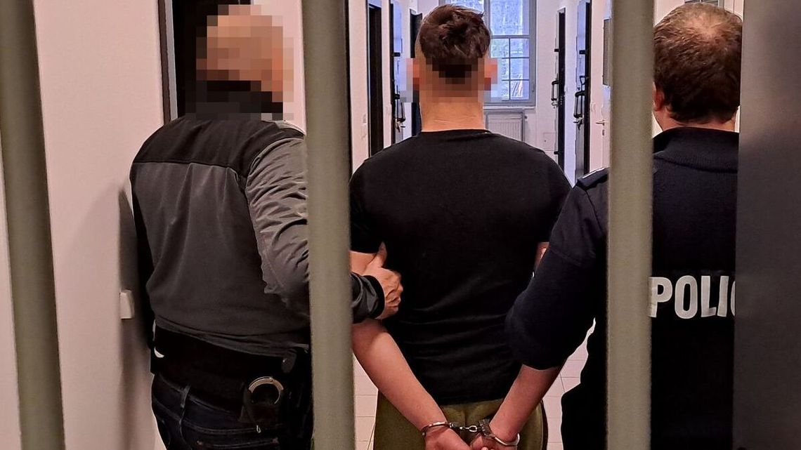 Nieudany skok na lodówkę. Rozbójnik już za kratkami