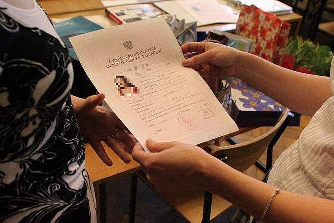 Nieważne czy zapłacisz składkę, świadectwo i tak dostaniesz