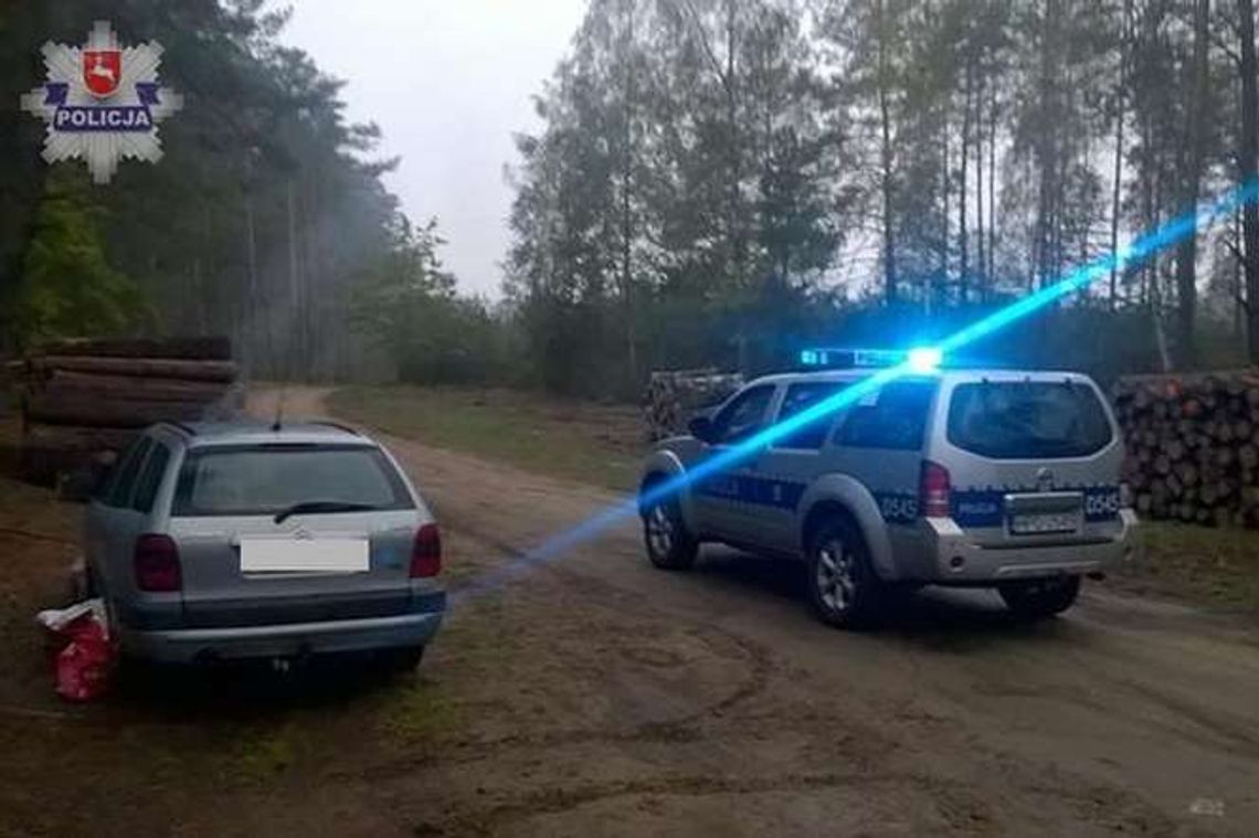 Niewiele zabrakło a spędziłyby noc na bagnach. Dwie kobiety zaginęły podczas grzybobrania Niewiele zabrakło a spędziłyby noc na bagnach. Dwie kobiety zaginęły podczas grzybobrania