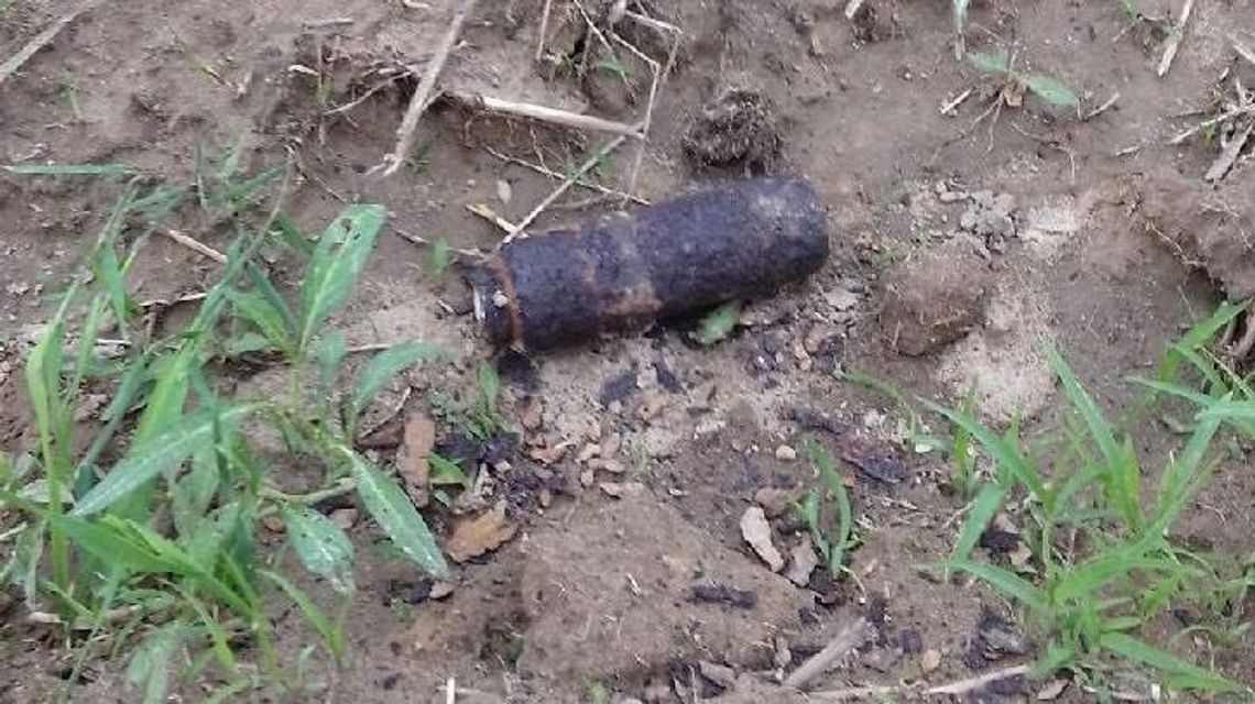 Niewybuch w polu. To kolejne takie znalezisko w tym powiecie Niewybuch w polu. To kolejne takie znalezisko w tym powiecie