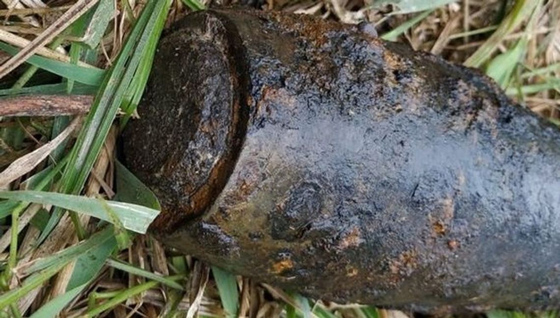 Niewybuchy koło mostu kolejowego na trasie między Łukowem a Dęblinem Niewybuchy koło mostu kolejowego na trasie między Łukowem a Dęblinem