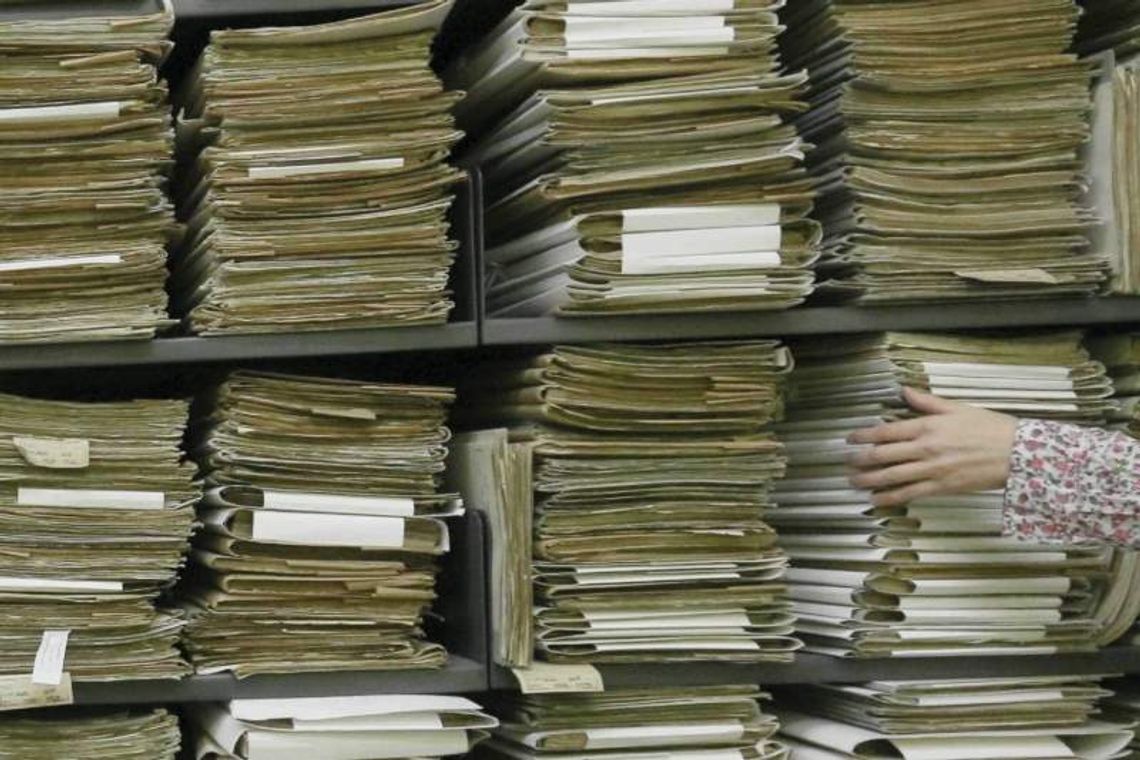 Niewygodne dokumenty czy makulatura - co wynosiła z gminy urzędniczka? Niewygodne dokumenty czy makulatura - co wynosiła z gminy urzędniczka?