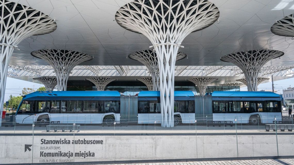 Niezwykły autobus. Blisko 25 metrów długości i dwa przeguby. W niedzielę na testach w Lublinie Niezwykły autobus. Blisko 25 metrów długości i dwa przeguby. W niedzielę na testach w Lublinie