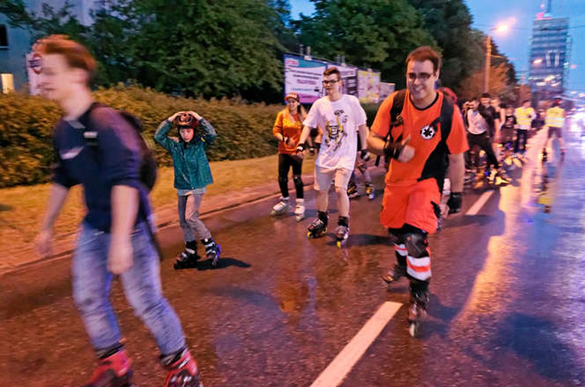 Nightskating 2016 w Lublinie. Przejechali 21,5 km ulicami miasta Nightskating 2016 w Lublinie. Przejechali 21,5 km ulicami miasta