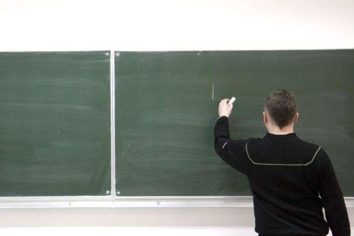 NIK skontrolowała szkoły. Złe meble, ciężkie plecaki, za małe sale