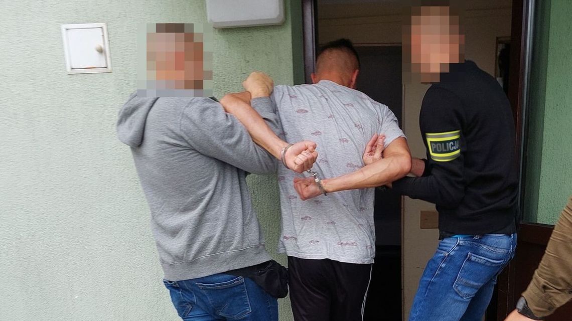 „Nikogo nie ma w domu”. Poszukiwani listami gończymi ukrywali się przed policją