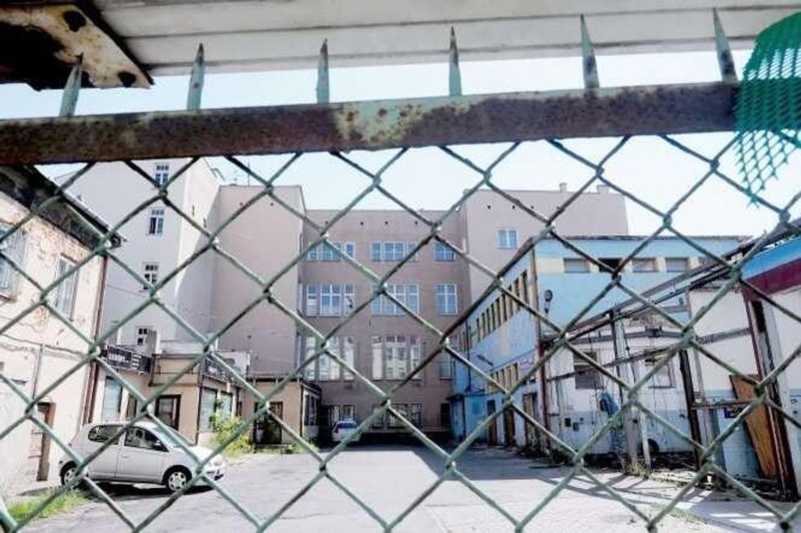 Nikt nie chce kamienicy w centrum. Miasto rezygnuje ze sprzedaży, będzie tu urząd Nikt nie chce kamienicy w centrum. Miasto rezygnuje ze sprzedaży, będzie tu urząd