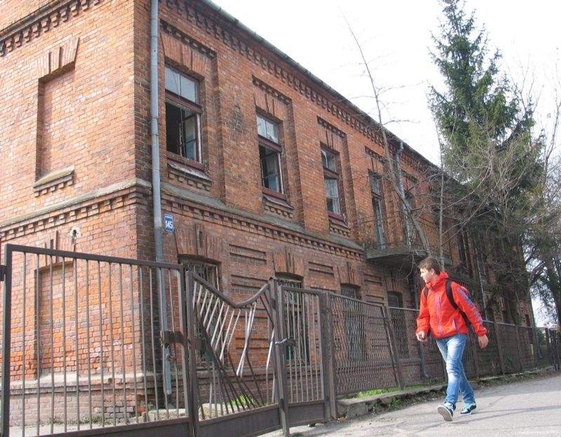 Nikt nie chciał budynku starej szkoły... 7 razy
