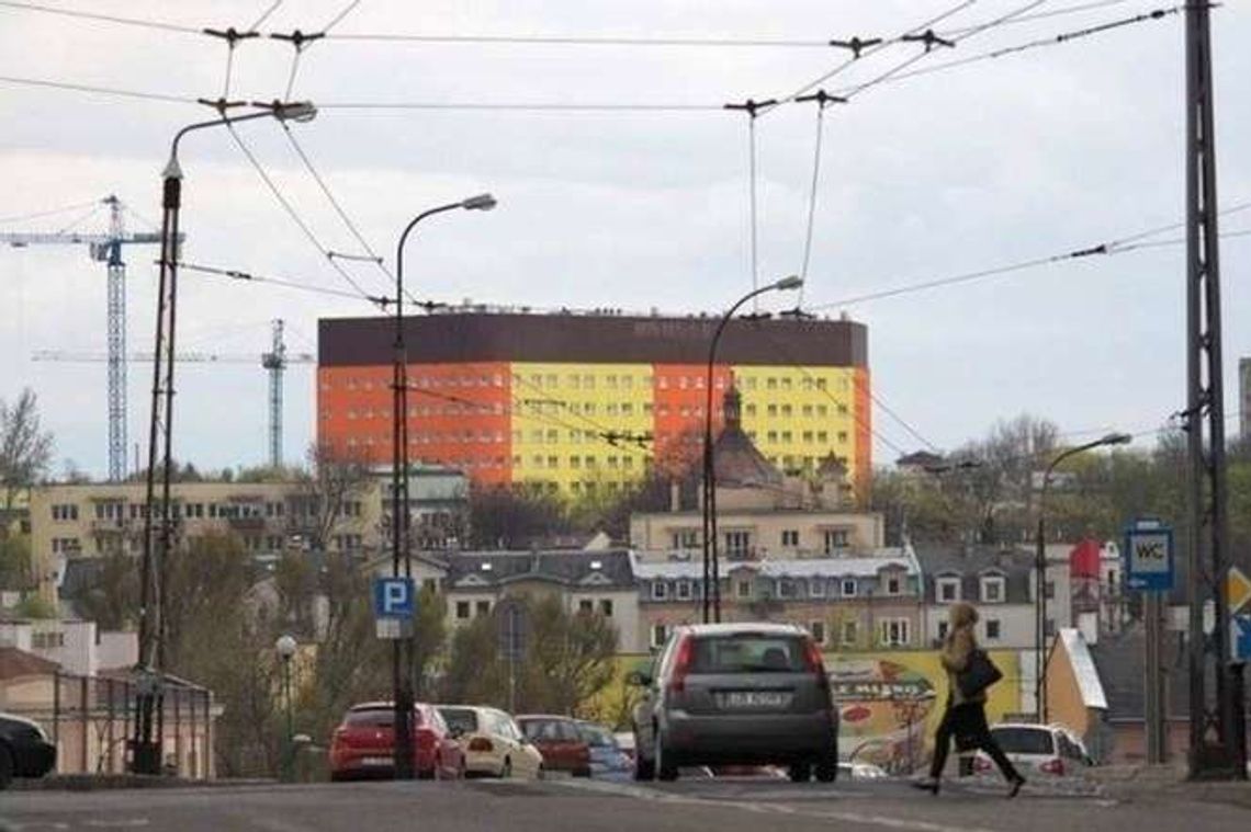 "Nikt nie pozostaje bez opieki". Centrum onkologii odpowiada radnemu PiS