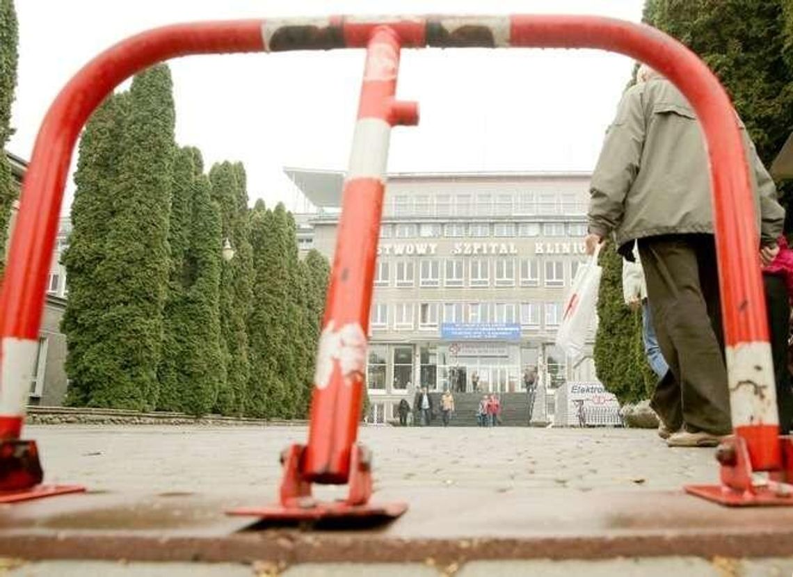 Niska płaca, praca po 16 godzin. Lekarze z SPSK4 chcą zmian i grożą strajkiem Niska płaca, praca po 16 godzin. Lekarze z SPSK4 chcą zmian i grożą strajkiem