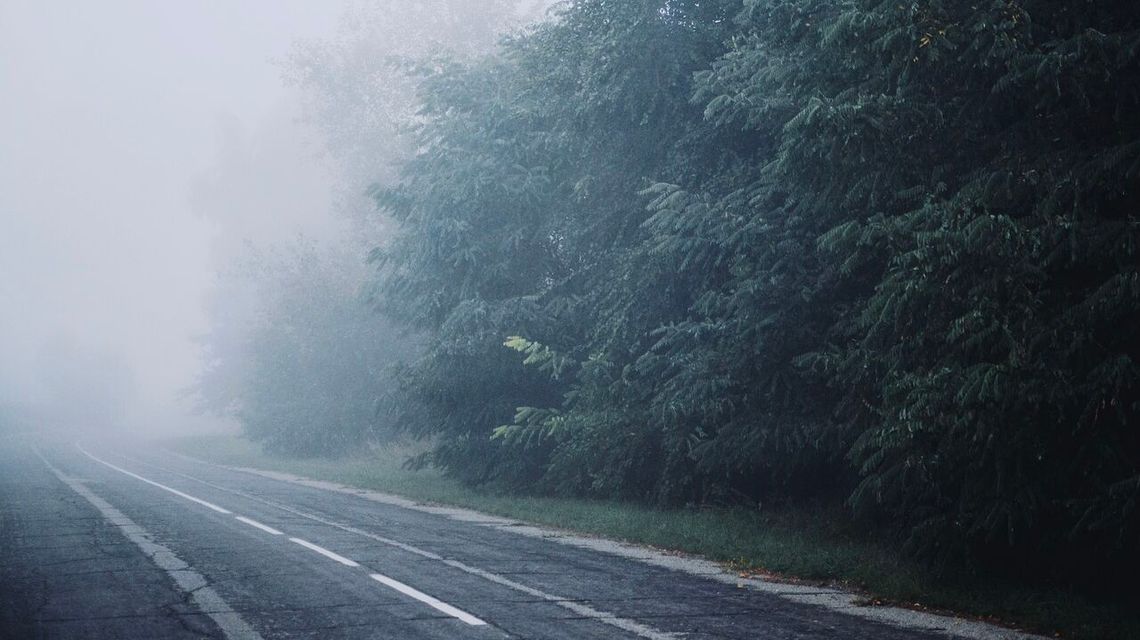 Niska widoczność w regionie – apel do kierowców