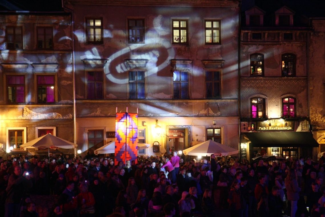 Noc Kultury 2012. \"Wielki bałagan\" czy \"niesamowita noc\"?