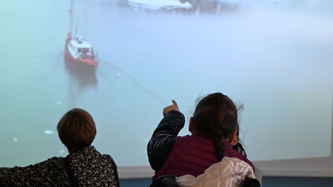 Noc Muzeów 2023. Pierwsze zwiedzanie muzeum polarnego w Puławach