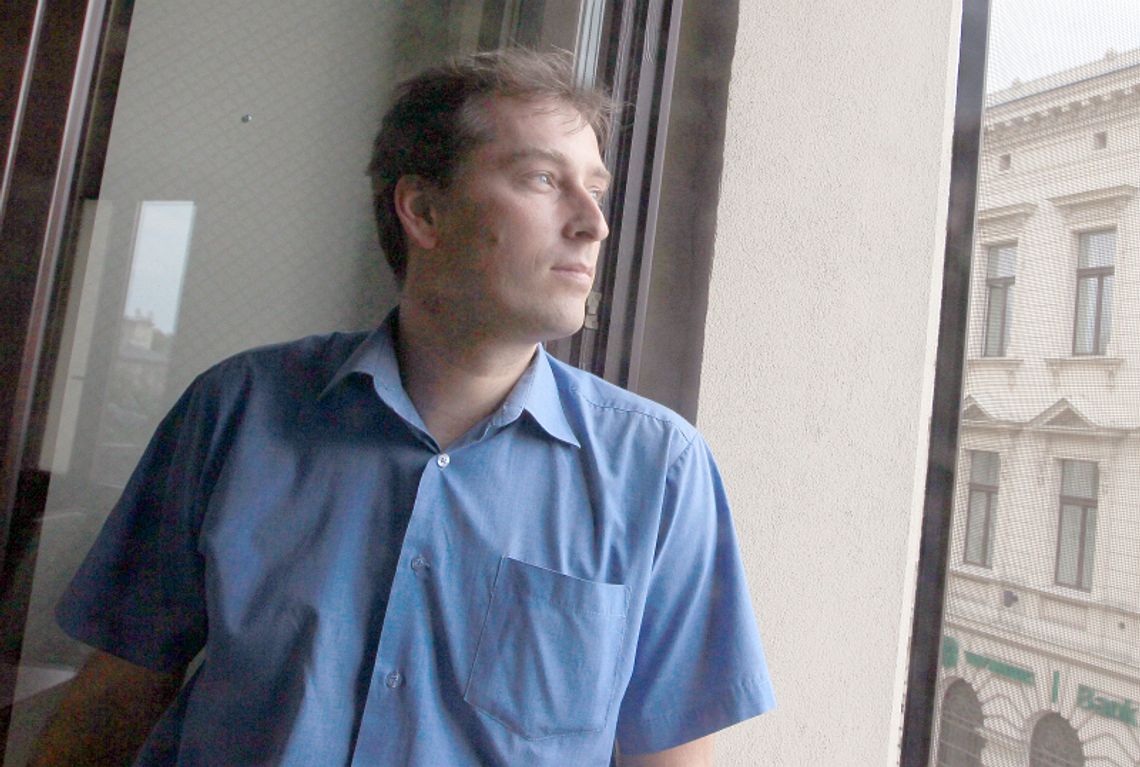 Nocami piszę książki. Rozmowa z Jackiem Wójcikiem