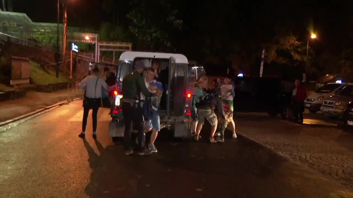 Nocna ewakuacja turystów z Kasprowego Wierchu. "Jedna pani nakarmiła swoją piersią nasze dziecko"