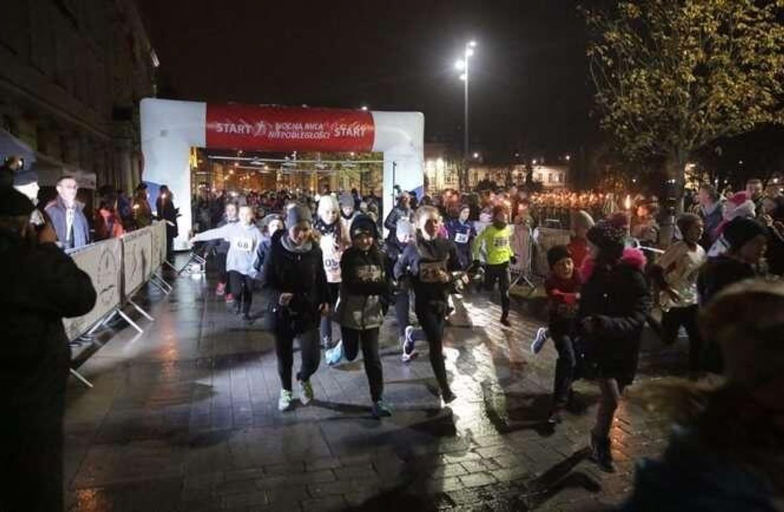 Nocna Mila Niepodległości w Lublinie (zdjęcia) Nocna Mila Niepodległości w Lublinie (zdjęcia)