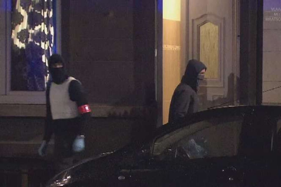 Nocna obława i aresztowania w Brukseli (wideo)