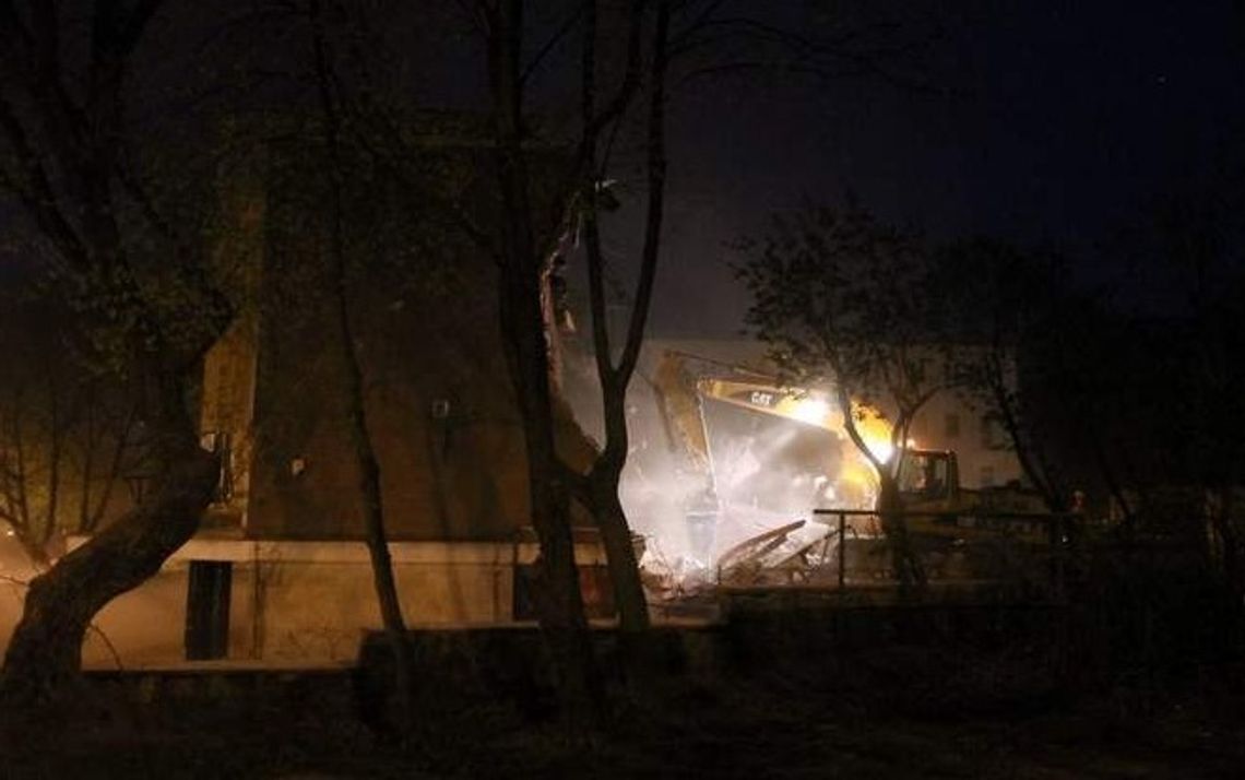 Nocna rozbiórka kina Kosmos (zdjęcia) Nocna rozbiórka kina Kosmos (zdjęcia)
