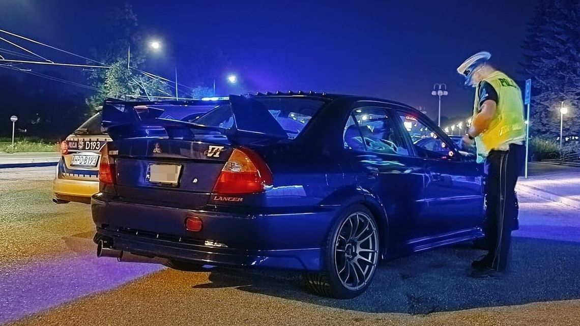 Nocne akcje policji. Sypią się mandaty za agresywną jazdę Nocne akcje policji. Sypią się mandaty za agresywną jazdę