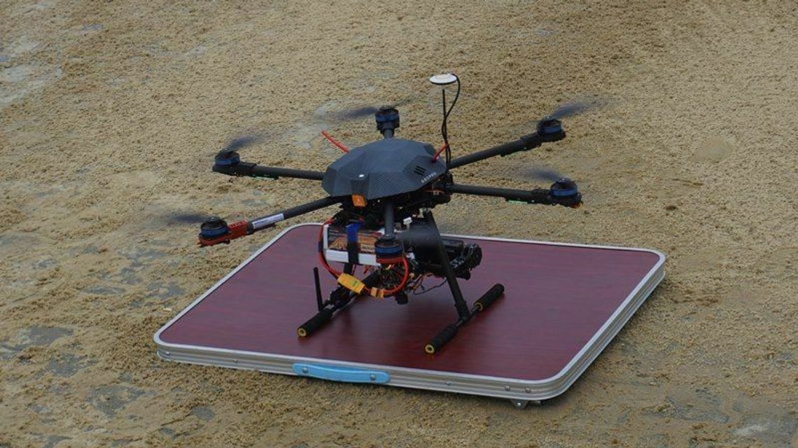 Nocne obserwacje miasta zakończone. Drony zbadały podziemne sieci