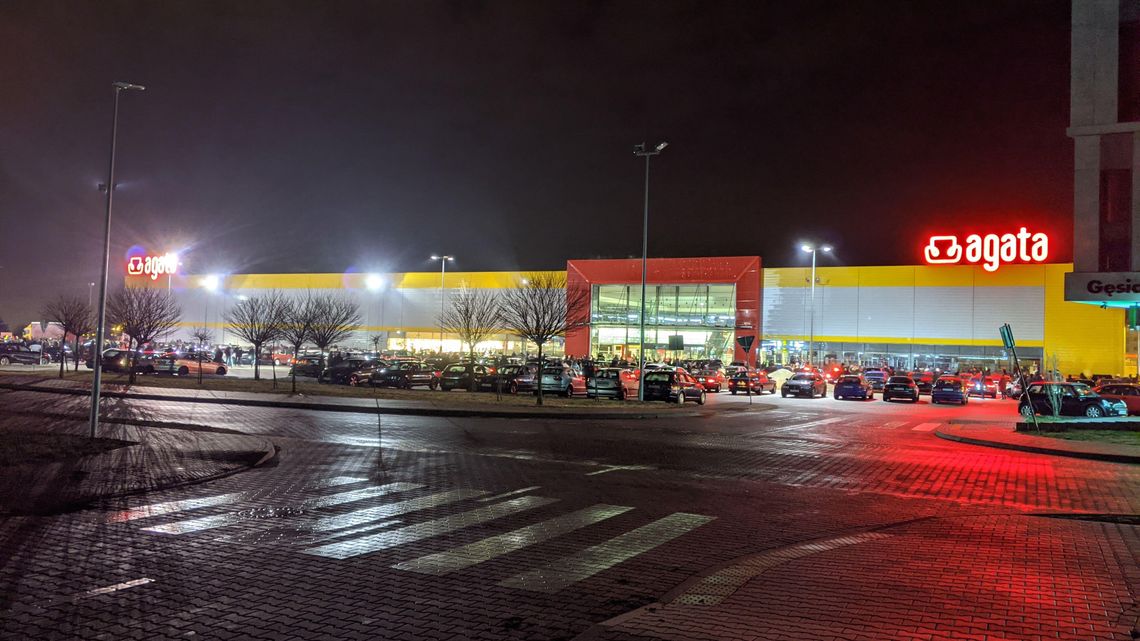 Nocne wyścigi dokuczają mieszkańcom Lublina. "Gromadzi się tam jakiś gang" [wideo]