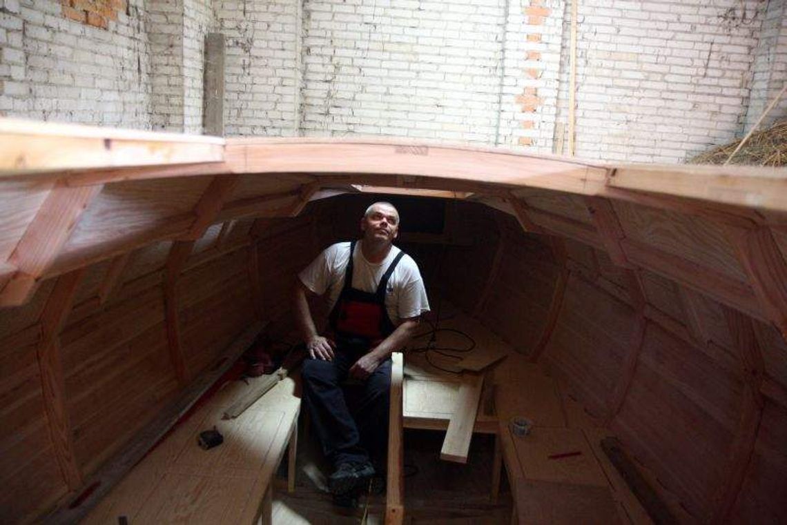 Noe z Bychawy buduje w stodole jacht. Projekt wziął z Internetu
