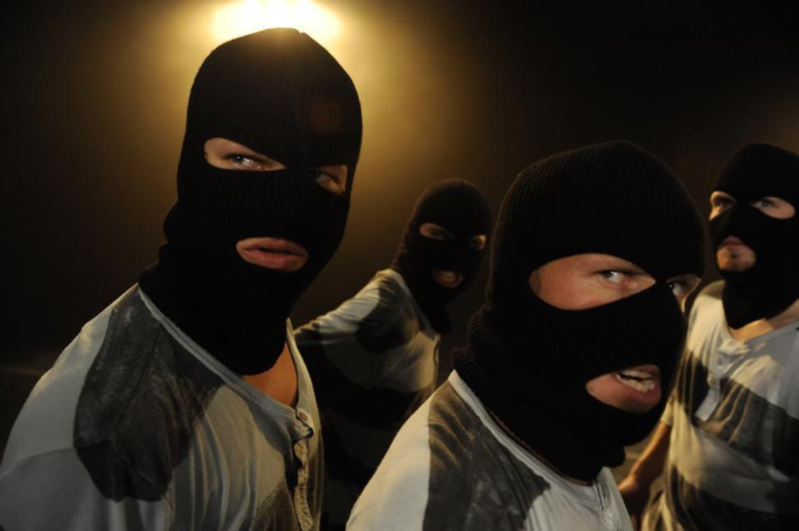 Norwescy tancerze w futbolowym spektaklu