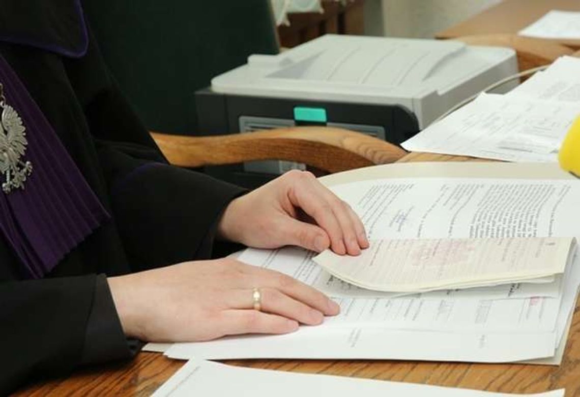 Notariusz oskarżona o sprzedaż cudzej ziemi Notariusz oskarżona o sprzedaż cudzej ziemi