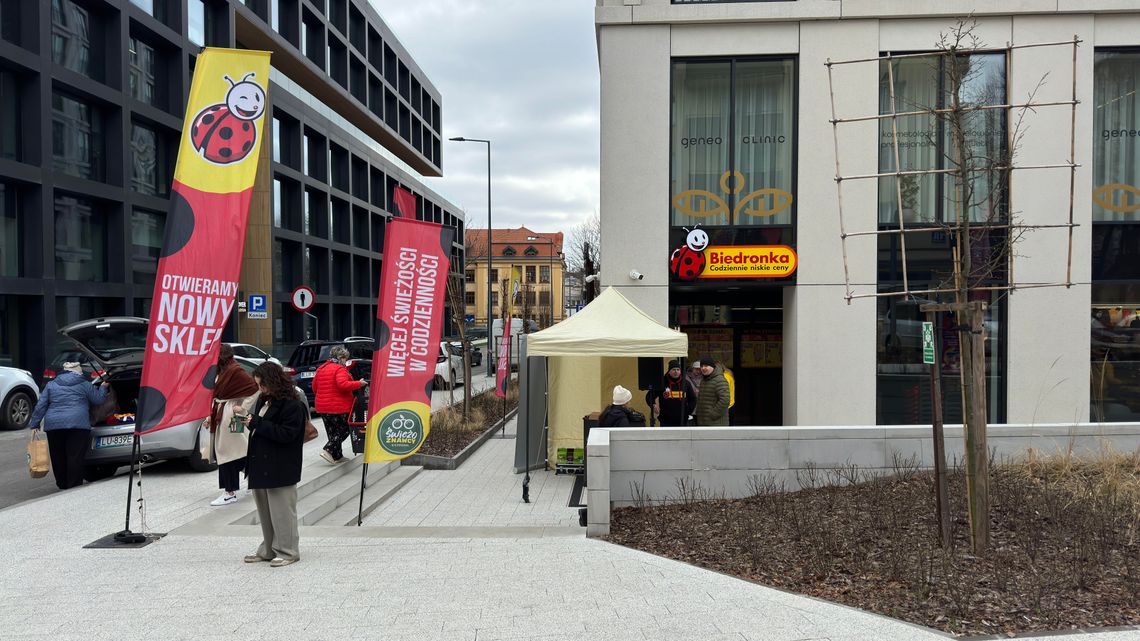 Nowa Biedronka w samym centrum Lublina. Pierwsi klienci czekali o świcie Nowa Biedronka w samym centrum Lublina. Pierwsi klienci czekali o świcie