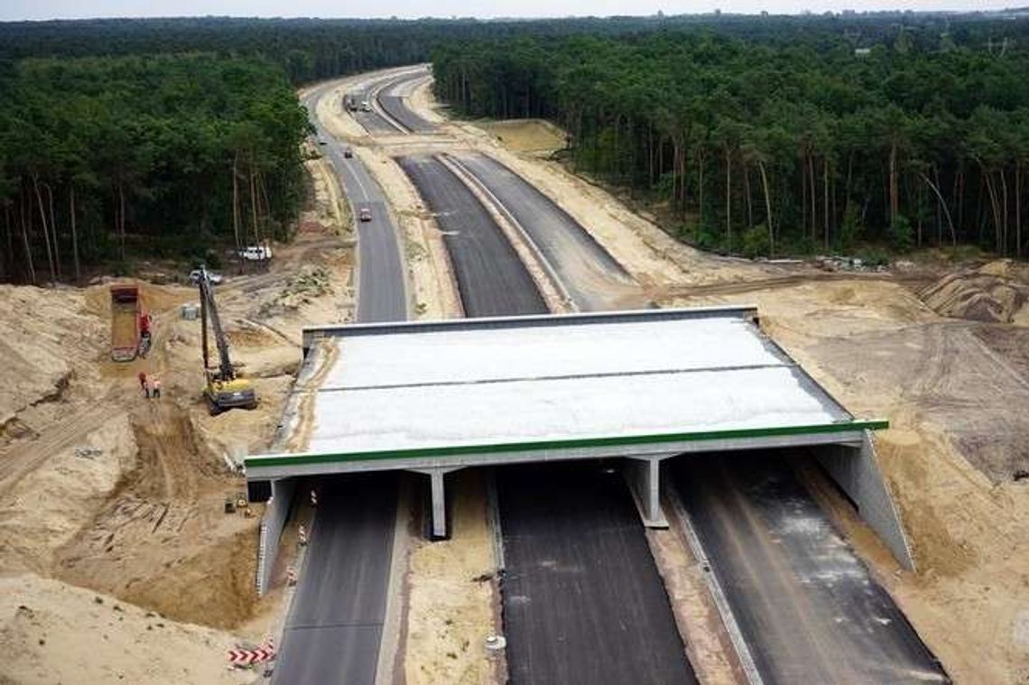 Nowa droga ekspresowa gotowa w połowie. Świeże zdjęcia z drona