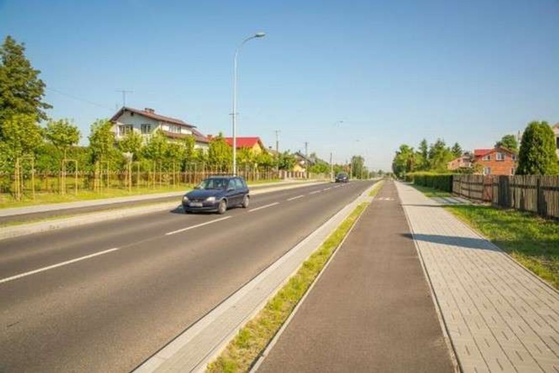 Nowa droga Łuków - Wojcieszków cieszy także rowerzystów Nowa droga Łuków - Wojcieszków cieszy także rowerzystów