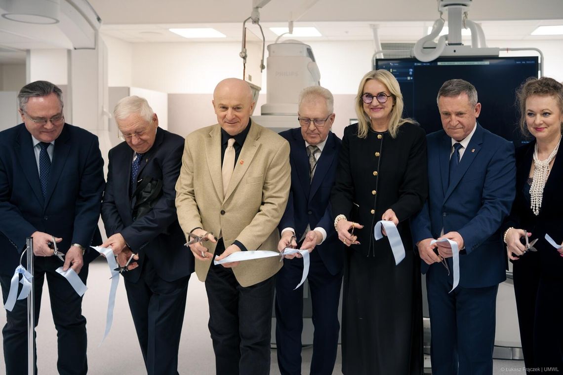 przecinanie wstęgi, nowy sprzęt w lubelskim szpitalu